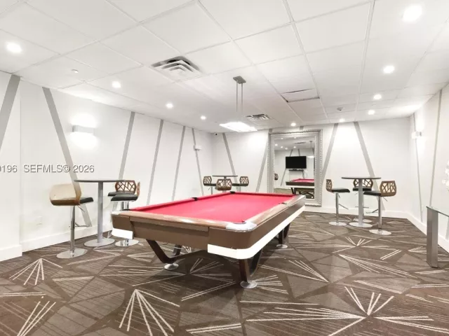 2-bedroom condo for sale in Miami Beach - 5701 Collins Ave 1417 - MondialRealty