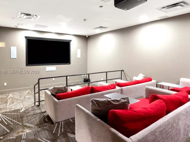 2-bedroom condo for sale in Miami Beach - 5701 Collins Ave 1417 - MondialRealty