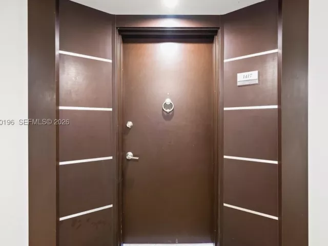 2-bedroom condo for sale in Miami Beach - 5701 Collins Ave 1417 - MondialRealty