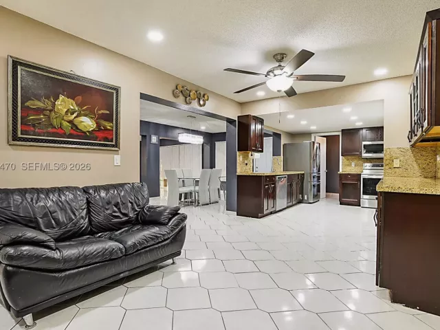3-bedroom home for sale in Pembroke Pines - 2210 NW 91st Ter - MondialRealty