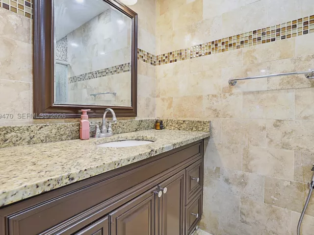 3-bedroom home for sale in Pembroke Pines - 2210 NW 91st Ter - MondialRealty