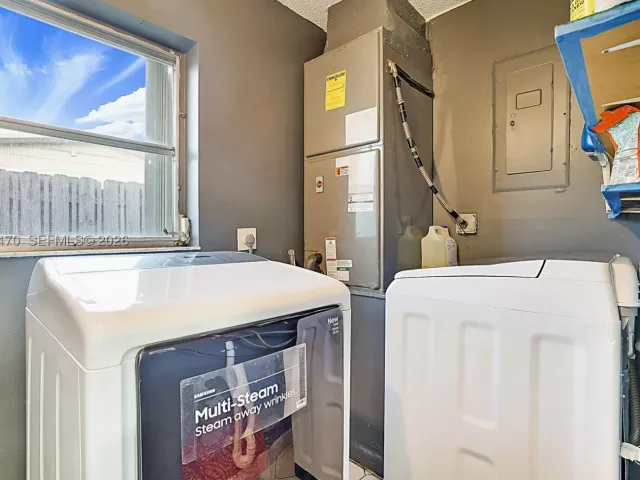 3-bedroom home for sale in Pembroke Pines - 2210 NW 91st Ter - MondialRealty