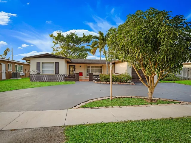 3-bedroom home for sale in Pembroke Pines - 2210 NW 91st Ter - MondialRealty