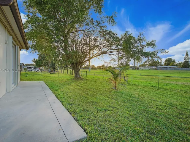 3-bedroom home for sale in Pembroke Pines - 2210 NW 91st Ter - MondialRealty