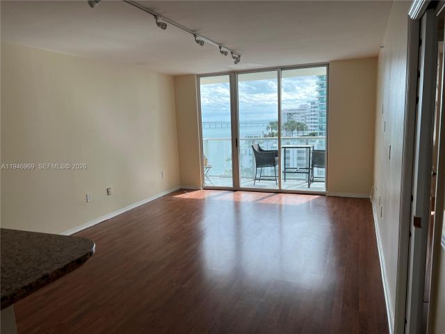 1-bedroom condo for rent in Miami - 1155 Brickell Bay Dr 1107 - MondialRealty