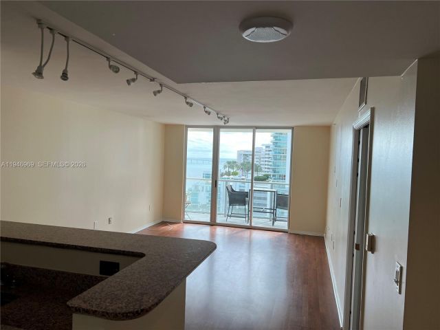 1-bedroom condo for rent in Miami - 1155 Brickell Bay Dr 1107 - MondialRealty