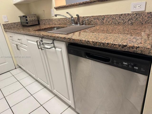 1-bedroom condo for rent in Miami - 1155 Brickell Bay Dr 1107 - MondialRealty