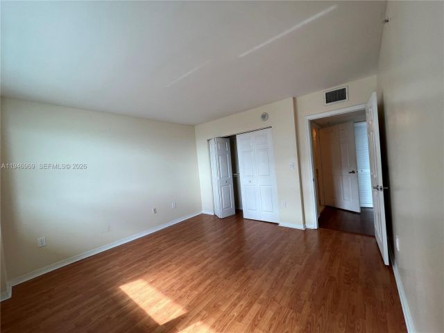 1-bedroom condo for rent in Miami - 1155 Brickell Bay Dr 1107 - MondialRealty