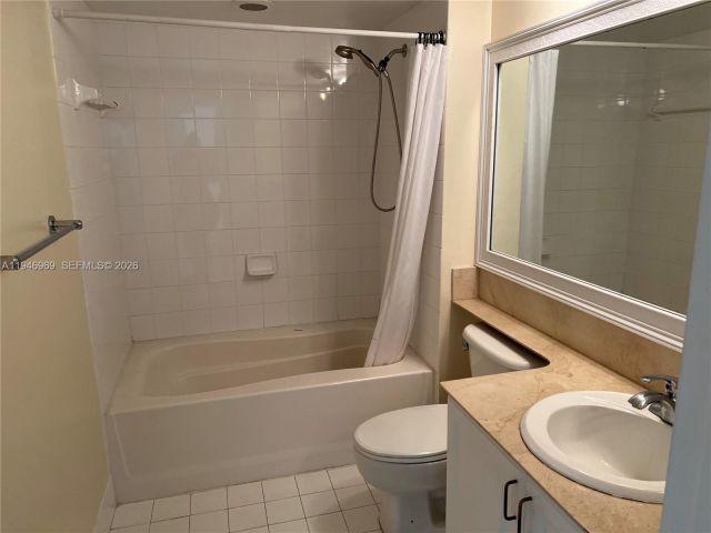 1-bedroom condo for rent in Miami - 1155 Brickell Bay Dr 1107 - MondialRealty