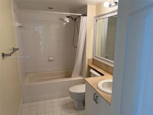 1-bedroom condo for rent in Miami - 1155 Brickell Bay Dr 1107 - MondialRealty