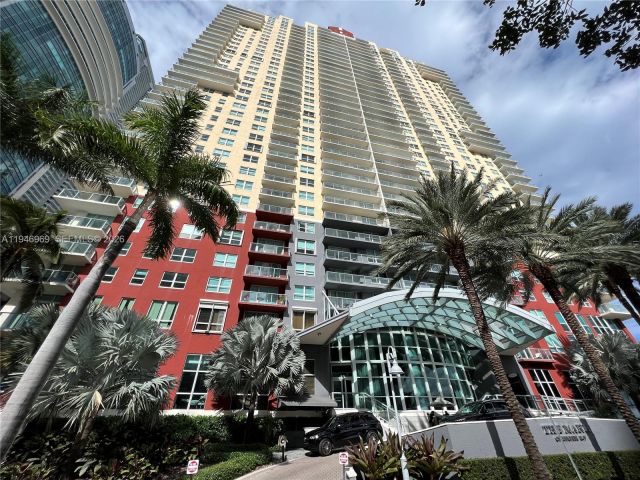 1-bedroom condo for rent in Miami - 1155 Brickell Bay Dr 1107 - MondialRealty