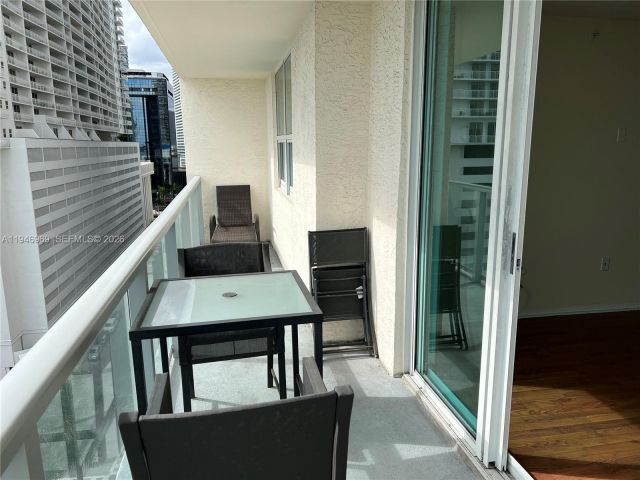 1-bedroom condo for rent in Miami - 1155 Brickell Bay Dr 1107 - MondialRealty