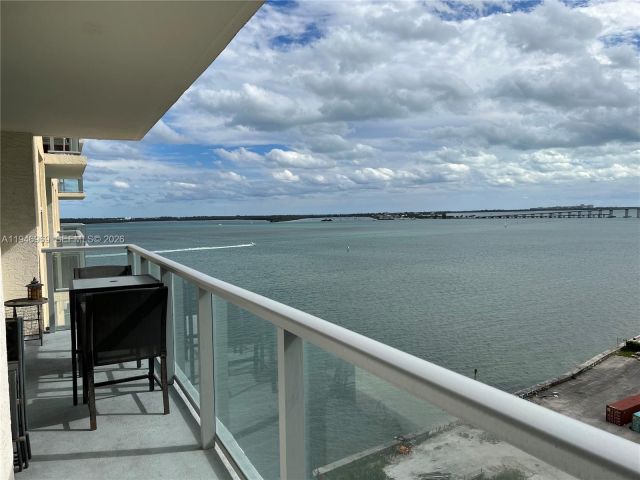 1-bedroom condo for rent in Miami - 1155 Brickell Bay Dr 1107 - MondialRealty