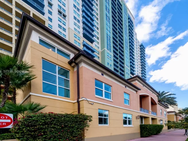 Home for sale at 90 Alton Rd TH-1 - photo 7270492