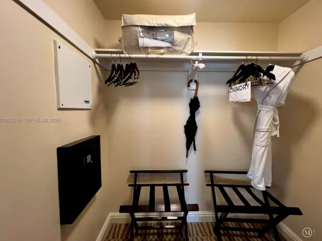 1-bedroom condo for sale in Sunny Isles Beach - 18001 Collins Ave 2605 - MondialRealty