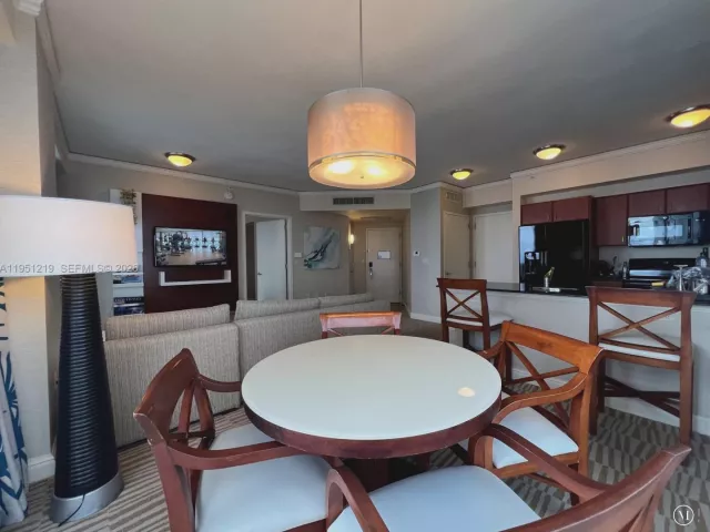 1-bedroom condo for sale in Sunny Isles Beach - 18001 Collins Ave 2605 - MondialRealty