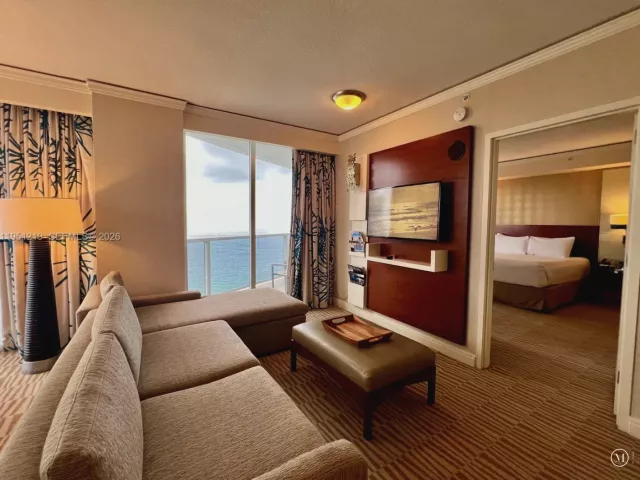 1-bedroom condo for sale in Sunny Isles Beach - 18001 Collins Ave 2605 - MondialRealty