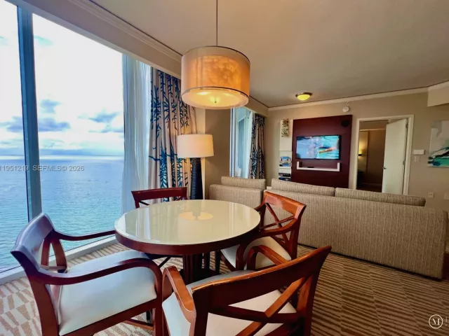 1-bedroom condo for sale in Sunny Isles Beach - 18001 Collins Ave 2605 - MondialRealty
