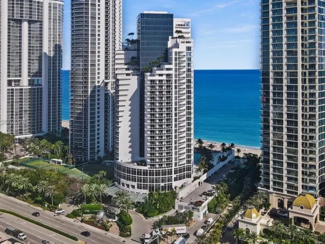 1-bedroom condo for sale in Sunny Isles Beach - 18001 Collins Ave 2605 - MondialRealty