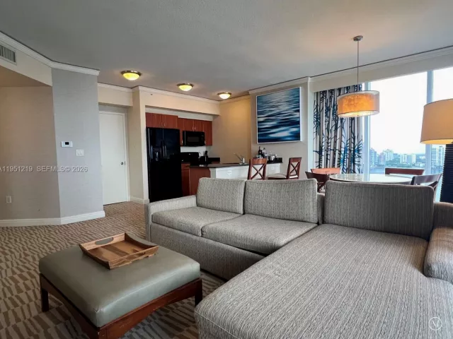 1-bedroom condo for sale in Sunny Isles Beach - 18001 Collins Ave 2605 - MondialRealty