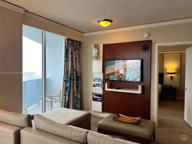 1-bedroom condo for sale in Sunny Isles Beach - 18001 Collins Ave 2605 - MondialRealty