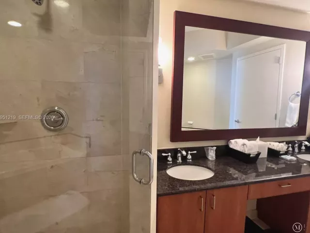 1-bedroom condo for sale in Sunny Isles Beach - 18001 Collins Ave 2605 - MondialRealty