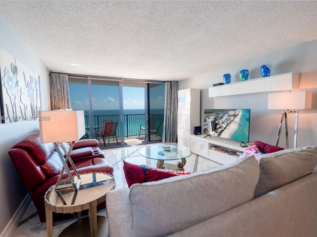 1-bedroom condo for rent in Hollywood - 2201 S Ocean Dr 1002 - MondialRealty