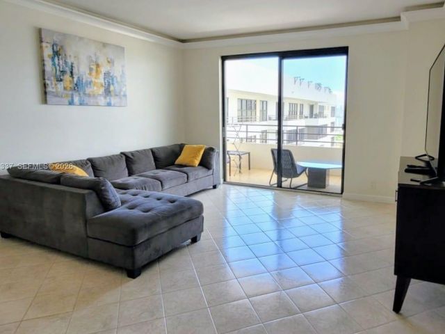 2-bedroom condo for sale in Hallandale Beach - 2500 Parkview Dr 2517 - MondialRealty