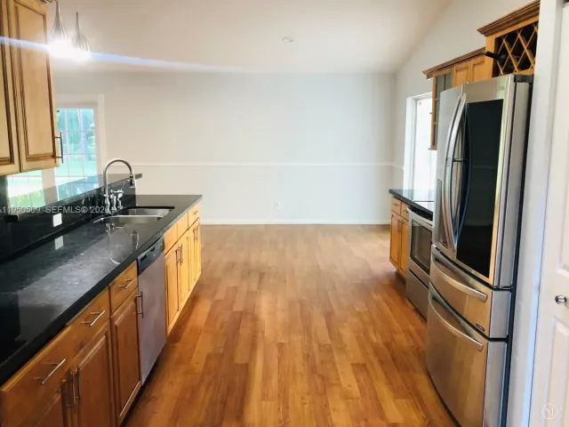 3-bedroom home for sale in West Palm Beach - 13677 Temple Blvd - MondialRealty