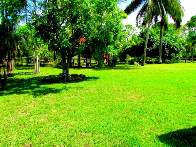 3-bedroom home for sale in West Palm Beach - 13677 Temple Blvd - MondialRealty