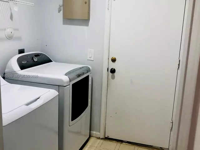 3-bedroom home for sale in West Palm Beach - 13677 Temple Blvd - MondialRealty