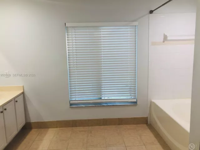 3-bedroom home for sale in West Palm Beach - 13677 Temple Blvd - MondialRealty