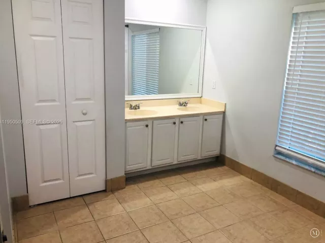 3-bedroom home for sale in West Palm Beach - 13677 Temple Blvd - MondialRealty