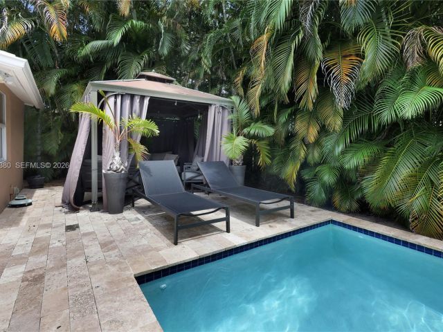 Home for sale at 424 NE 27th Dr - photo 7329745