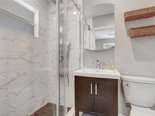 Home for sale at 424 NE 27th Dr - photo 7329754