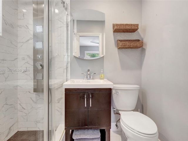 Home for sale at 424 NE 27th Dr - photo 7329757