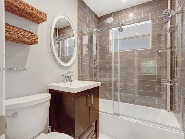 Home for sale at 424 NE 27th Dr - photo 7329761