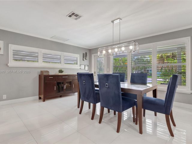 Home for sale at 424 NE 27th Dr - photo 7329762