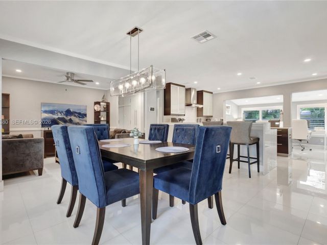 Home for sale at 424 NE 27th Dr - photo 7329766