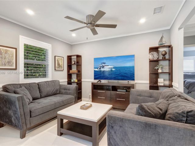 Home for sale at 424 NE 27th Dr - photo 7329770