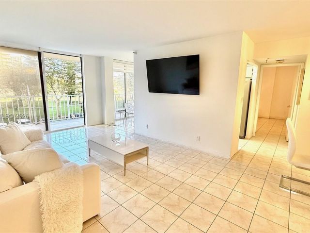 2-bedroom condo for sale in Sunny Isles Beach - 290 174th St 312 - MondialRealty