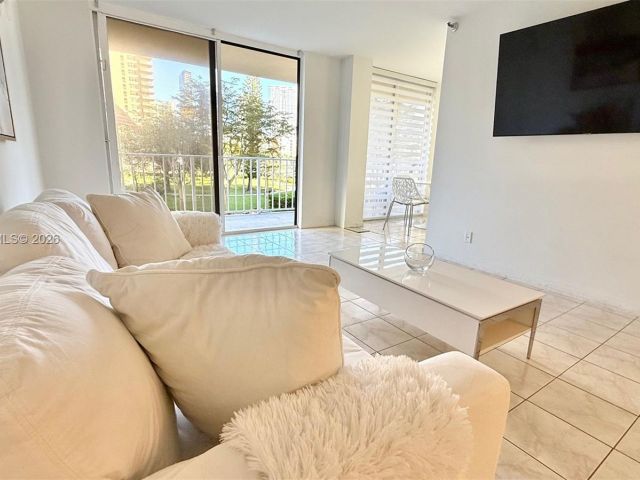 2-bedroom condo for sale in Sunny Isles Beach - 290 174th St 312 - MondialRealty