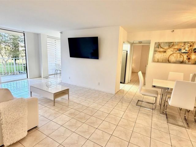 2-bedroom condo for sale in Sunny Isles Beach - 290 174th St 312 - MondialRealty