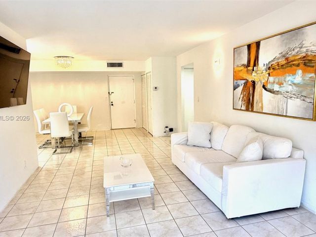 2-bedroom condo for sale in Sunny Isles Beach - 290 174th St 312 - MondialRealty