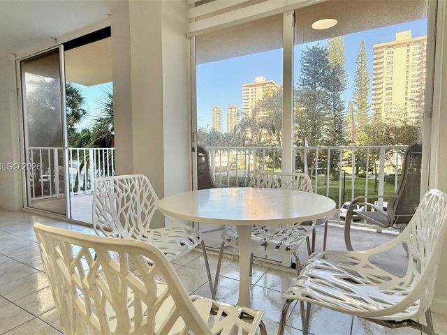 2-bedroom condo for sale in Sunny Isles Beach - 290 174th St 312 - MondialRealty