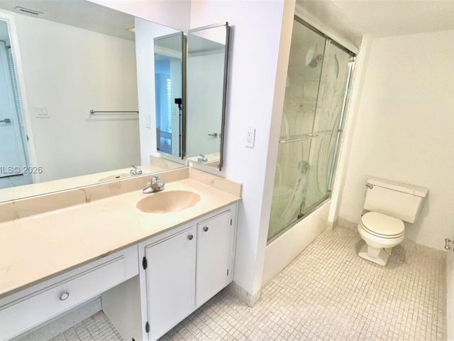 2-bedroom condo for sale in Sunny Isles Beach - 290 174th St 312 - MondialRealty