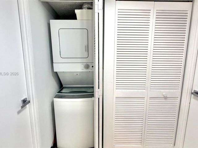 2-bedroom condo for sale in Sunny Isles Beach - 290 174th St 312 - MondialRealty