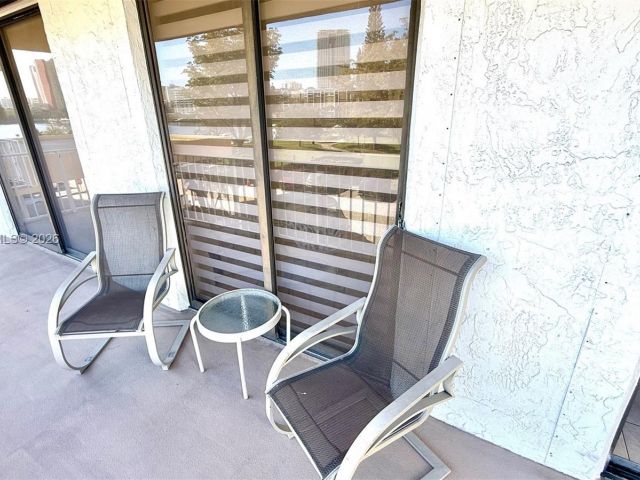 2-bedroom condo for sale in Sunny Isles Beach - 290 174th St 312 - MondialRealty