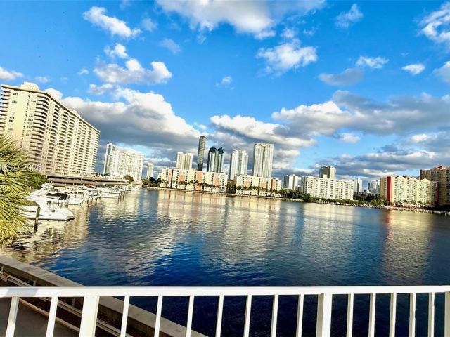 2-bedroom condo for sale in Sunny Isles Beach - 290 174th St 312 - MondialRealty