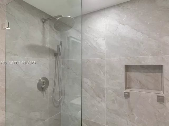2-bedroom condo for sale in Hollywood - 2401 S Ocean Dr PH-A4 - MondialRealty